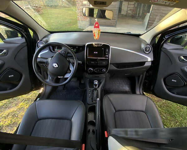 Черный Рено Зое, объемом двигателя 0 л и пробегом 49 тыс. км за 10900 $, фото 4 на Automoto.ua