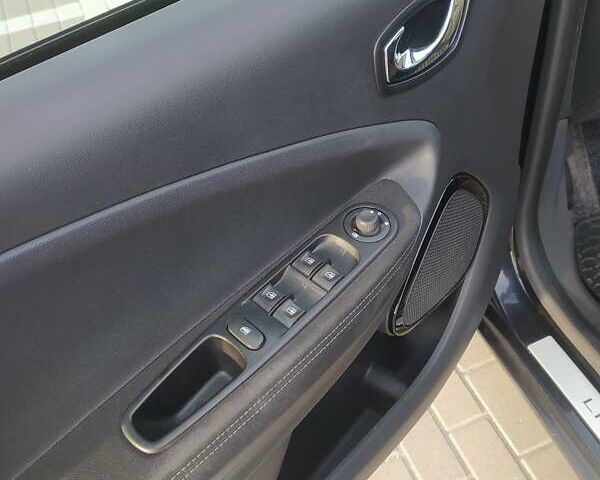 Чорний Рено Зое, об'ємом двигуна 0 л та пробігом 97 тис. км за 9700 $, фото 24 на Automoto.ua