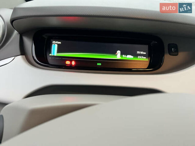 Чорний Рено Зое, об'ємом двигуна 0 л та пробігом 17 тис. км за 11500 $, фото 12 на Automoto.ua