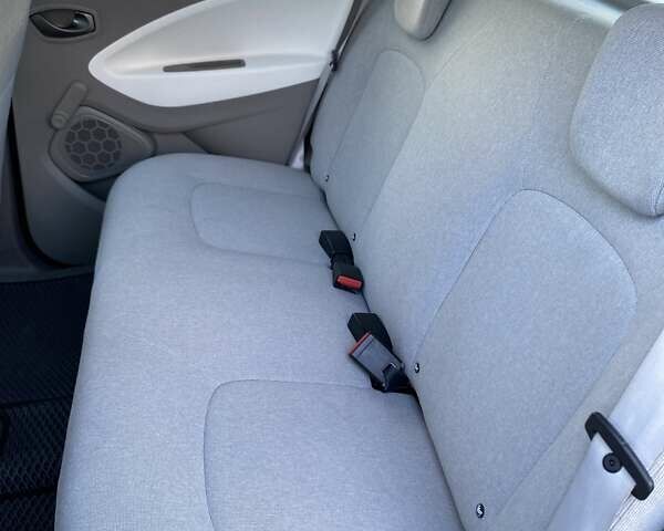 Черный Рено Зое, объемом двигателя 0 л и пробегом 15 тыс. км за 10650 $, фото 35 на Automoto.ua