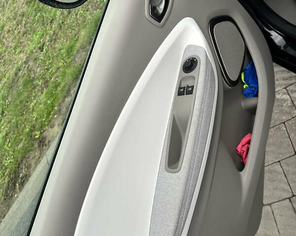 Чорний Рено Зое, об'ємом двигуна 0 л та пробігом 17 тис. км за 11500 $, фото 7 на Automoto.ua