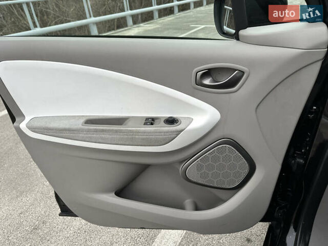 Чорний Рено Зое, об'ємом двигуна 0 л та пробігом 11 тис. км за 12000 $, фото 13 на Automoto.ua