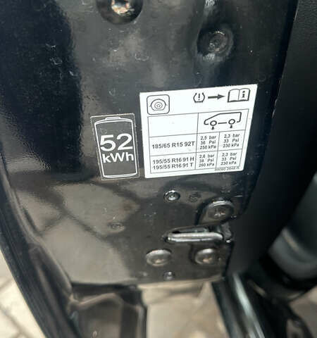 Черный Рено Зое, объемом двигателя 0 л и пробегом 45 тыс. км за 6100 $, фото 3 на Automoto.ua