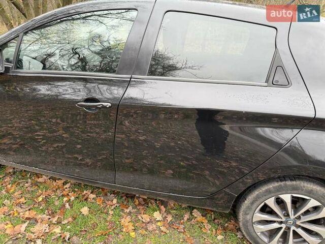 Черный Рено Зое, объемом двигателя 0 л и пробегом 123 тыс. км за 14200 $, фото 6 на Automoto.ua