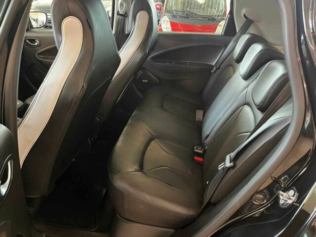 Чорний Рено Зое, об'ємом двигуна 0 л та пробігом 71 тис. км за 10900 $, фото 5 на Automoto.ua