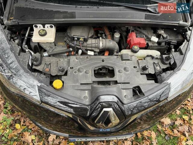 Черный Рено Зое, объемом двигателя 0 л и пробегом 123 тыс. км за 14200 $, фото 9 на Automoto.ua