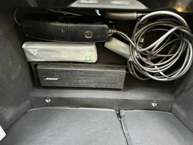 Чорний Рено Зое, об'ємом двигуна 0 л та пробігом 71 тис. км за 10900 $, фото 12 на Automoto.ua