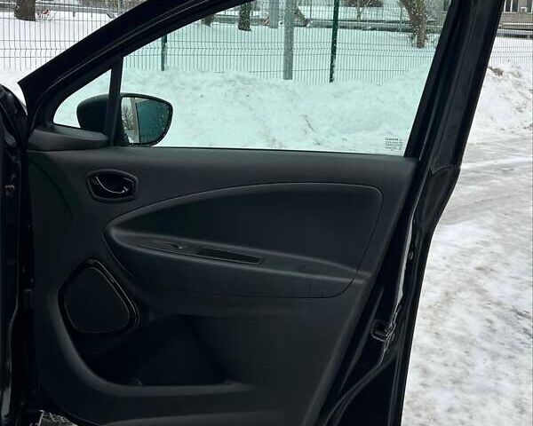 Черный Рено Зое, объемом двигателя 0 л и пробегом 93 тыс. км за 13500 $, фото 9 на Automoto.ua