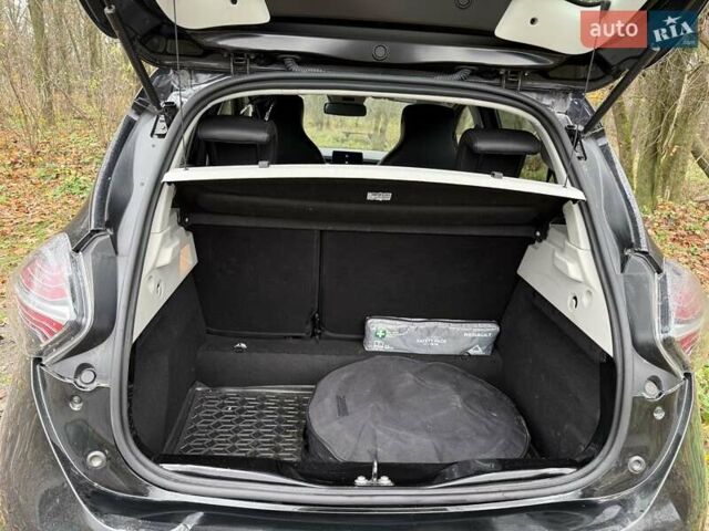 Черный Рено Зое, объемом двигателя 0 л и пробегом 123 тыс. км за 14200 $, фото 3 на Automoto.ua