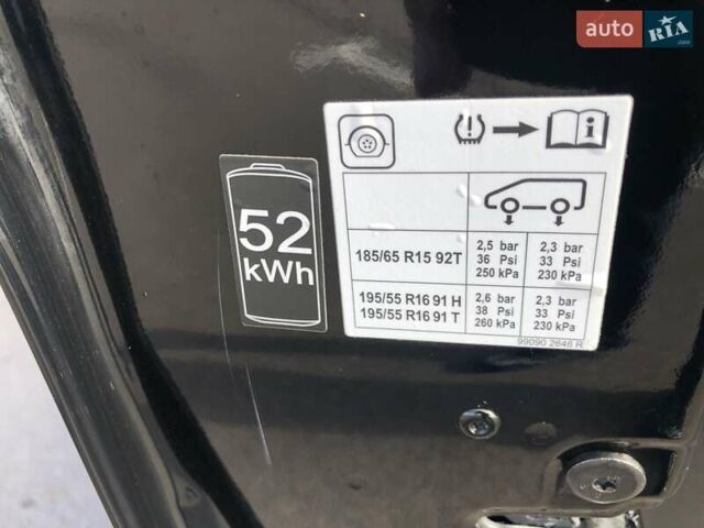 Черный Рено Зое, объемом двигателя 0 л и пробегом 70 тыс. км за 13300 $, фото 34 на Automoto.ua