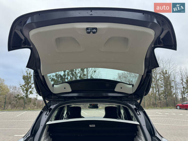 Черный Рено Зое, объемом двигателя 0 л и пробегом 125 тыс. км за 11999 $, фото 82 на Automoto.ua