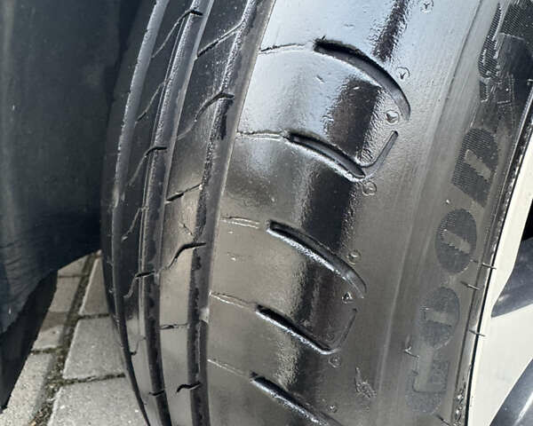 Черный Рено Зое, объемом двигателя 0 л и пробегом 125 тыс. км за 11999 $, фото 30 на Automoto.ua