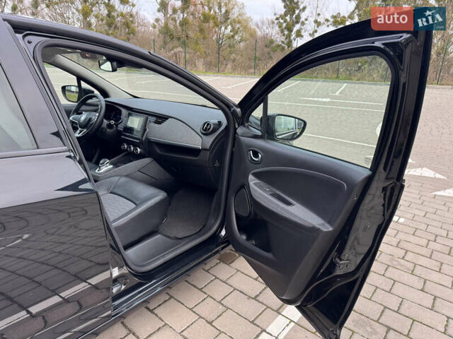 Черный Рено Зое, объемом двигателя 0 л и пробегом 125 тыс. км за 11999 $, фото 69 на Automoto.ua