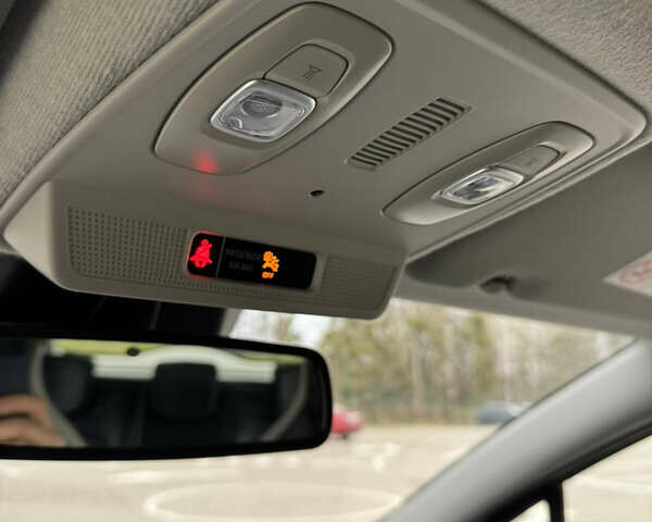 Черный Рено Зое, объемом двигателя 0 л и пробегом 125 тыс. км за 11999 $, фото 61 на Automoto.ua