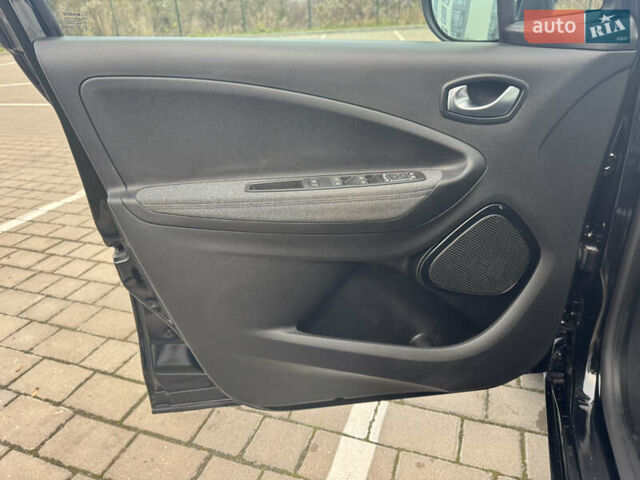 Черный Рено Зое, объемом двигателя 0 л и пробегом 125 тыс. км за 11999 $, фото 33 на Automoto.ua