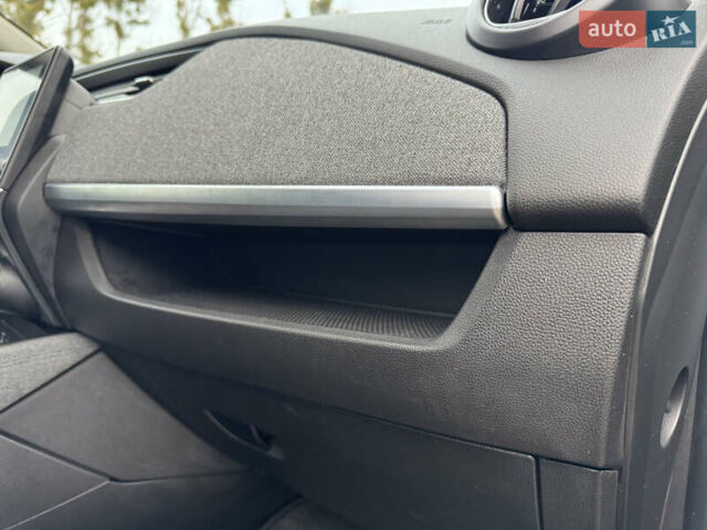 Черный Рено Зое, объемом двигателя 0 л и пробегом 125 тыс. км за 11999 $, фото 76 на Automoto.ua