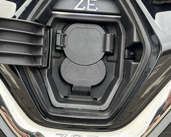 Черный Рено Зое, объемом двигателя 0 л и пробегом 125 тыс. км за 11999 $, фото 90 на Automoto.ua