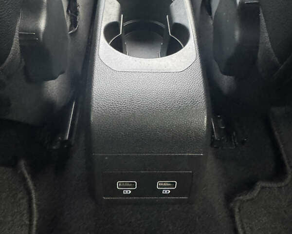 Черный Рено Зое, объемом двигателя 0 л и пробегом 125 тыс. км за 11999 $, фото 47 на Automoto.ua