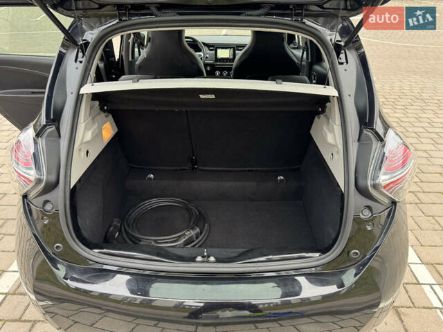 Черный Рено Зое, объемом двигателя 0 л и пробегом 125 тыс. км за 11999 $, фото 81 на Automoto.ua