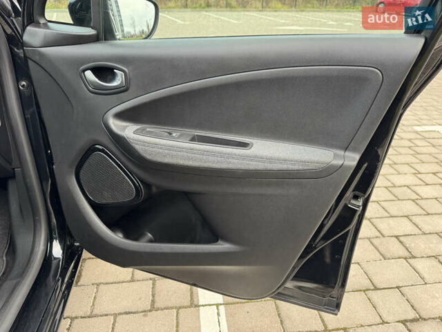 Черный Рено Зое, объемом двигателя 0 л и пробегом 125 тыс. км за 11999 $, фото 70 на Automoto.ua