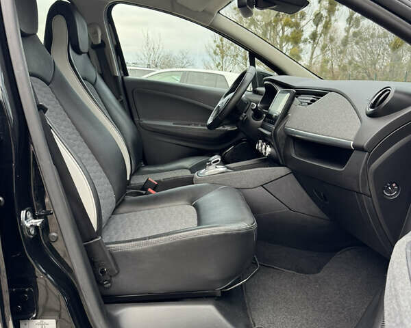 Черный Рено Зое, объемом двигателя 0 л и пробегом 125 тыс. км за 11999 $, фото 71 на Automoto.ua