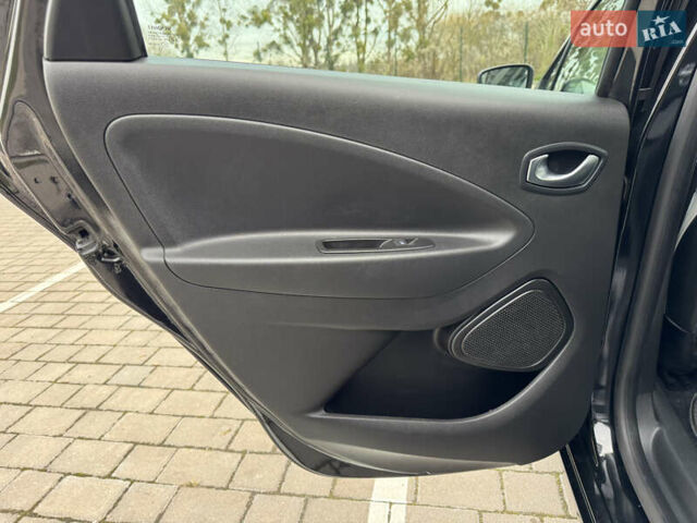 Черный Рено Зое, объемом двигателя 0 л и пробегом 125 тыс. км за 11999 $, фото 63 на Automoto.ua