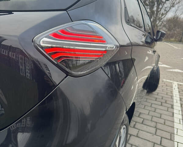 Черный Рено Зое, объемом двигателя 0 л и пробегом 125 тыс. км за 11999 $, фото 19 на Automoto.ua