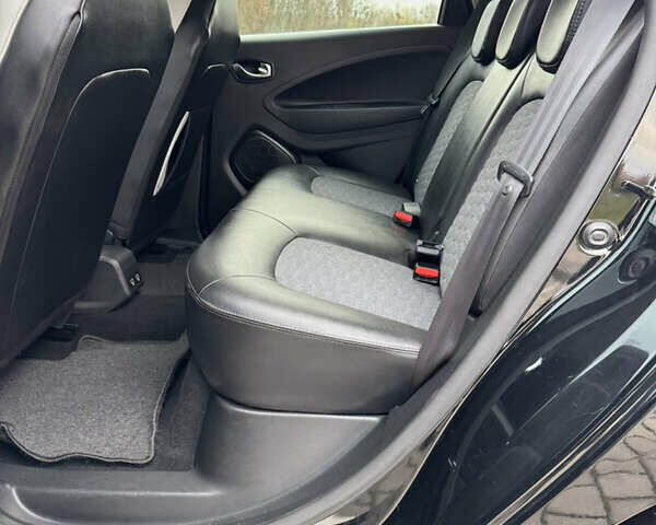 Черный Рено Зое, объемом двигателя 0 л и пробегом 125 тыс. км за 11999 $, фото 64 на Automoto.ua