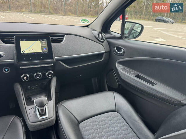 Черный Рено Зое, объемом двигателя 0 л и пробегом 125 тыс. км за 11999 $, фото 43 на Automoto.ua