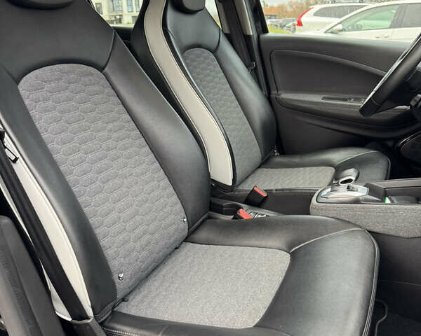 Черный Рено Зое, объемом двигателя 0 л и пробегом 125 тыс. км за 11999 $, фото 74 на Automoto.ua