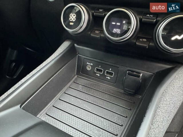 Черный Рено Зое, объемом двигателя 0 л и пробегом 125 тыс. км за 11999 $, фото 75 на Automoto.ua