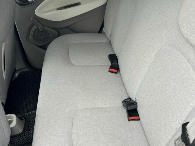 Черный Рено Зое, объемом двигателя 0 л и пробегом 106 тыс. км за 9400 $, фото 5 на Automoto.ua