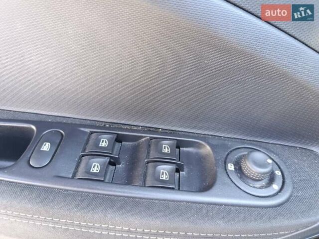 Фиолетовый Рено Зое, объемом двигателя 0 л и пробегом 96 тыс. км за 11200 $, фото 14 на Automoto.ua