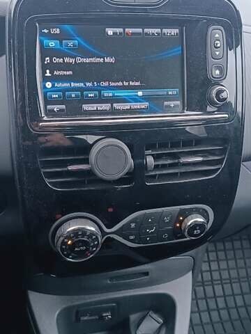 Фиолетовый Рено Зое, объемом двигателя 0 л и пробегом 135 тыс. км за 8800 $, фото 11 на Automoto.ua