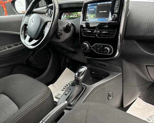 Фіолетовий Рено Зое, об'ємом двигуна 0 л та пробігом 79 тис. км за 10699 $, фото 33 на Automoto.ua