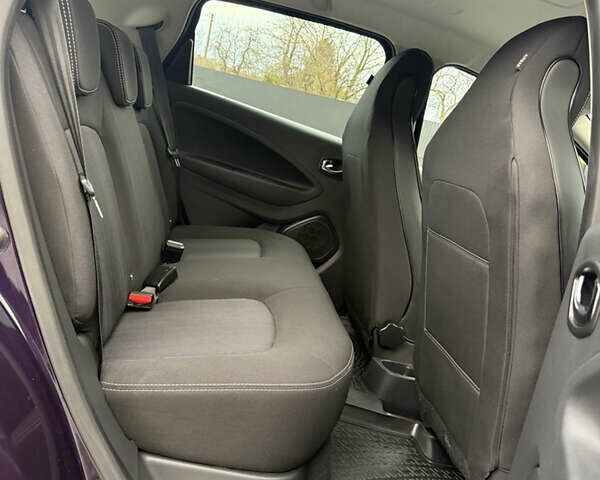 Фіолетовий Рено Зое, об'ємом двигуна 0 л та пробігом 79 тис. км за 10699 $, фото 30 на Automoto.ua