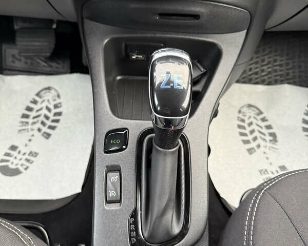 Фіолетовий Рено Зое, об'ємом двигуна 0 л та пробігом 79 тис. км за 10699 $, фото 27 на Automoto.ua