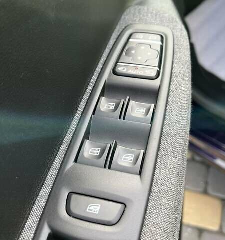 Фиолетовый Рено Зое, объемом двигателя 0 л и пробегом 30 тыс. км за 14100 $, фото 17 на Automoto.ua