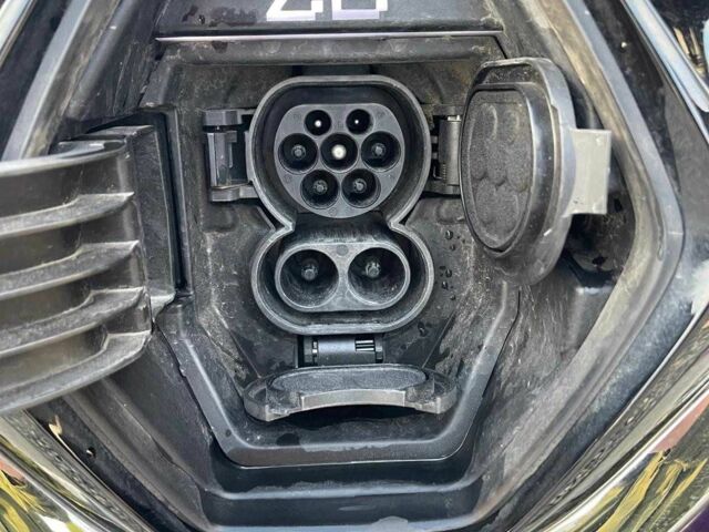 Фиолетовый Рено Зое, объемом двигателя 0 л и пробегом 48 тыс. км за 11000 $, фото 14 на Automoto.ua