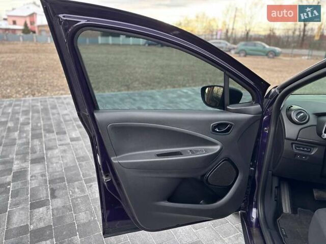 Фиолетовый Рено Зое, объемом двигателя 0 л и пробегом 89 тыс. км за 11899 $, фото 15 на Automoto.ua