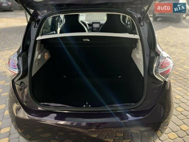 Фиолетовый Рено Зое, объемом двигателя 0 л и пробегом 30 тыс. км за 14100 $, фото 1 на Automoto.ua