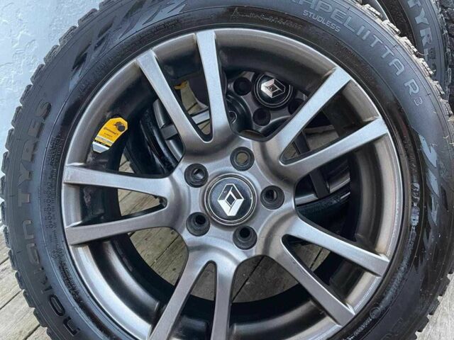 Фиолетовый Рено Зое, объемом двигателя 0 л и пробегом 48 тыс. км за 11000 $, фото 16 на Automoto.ua