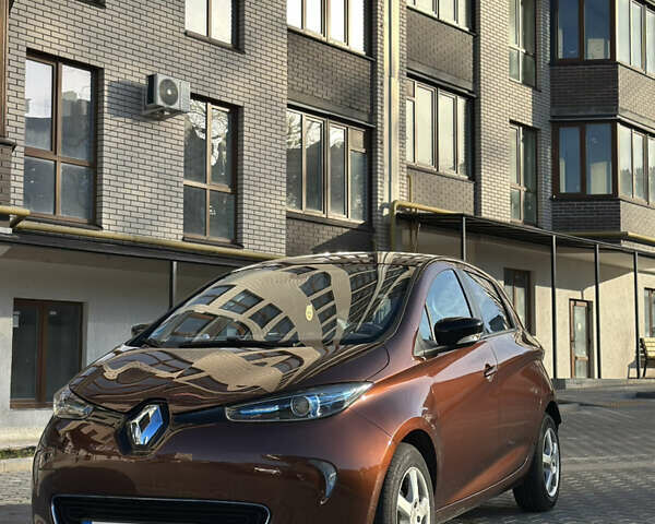 Коричневый Рено Зое, объемом двигателя 0 л и пробегом 55 тыс. км за 7700 $, фото 2 на Automoto.ua