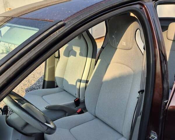 Коричневый Рено Зое, объемом двигателя 0 л и пробегом 173 тыс. км за 5800 $, фото 7 на Automoto.ua