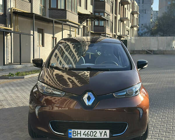 Коричневый Рено Зое, объемом двигателя 0 л и пробегом 55 тыс. км за 7700 $, фото 3 на Automoto.ua