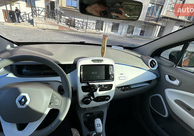 Коричневый Рено Зое, объемом двигателя 0 л и пробегом 55 тыс. км за 7700 $, фото 9 на Automoto.ua