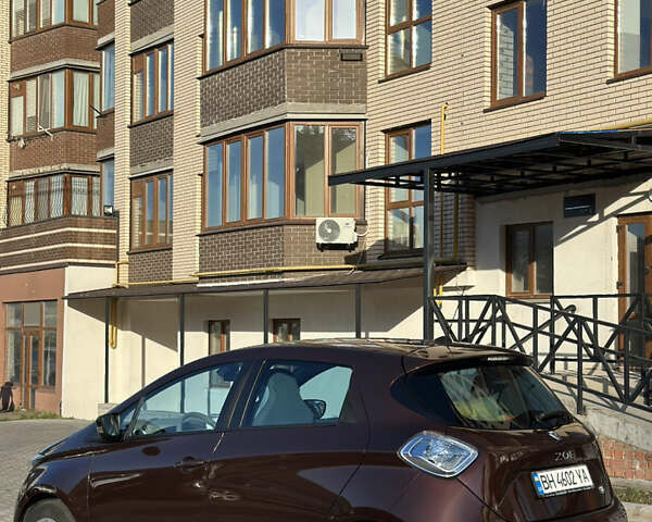 Коричневый Рено Зое, объемом двигателя 0 л и пробегом 55 тыс. км за 7700 $, фото 5 на Automoto.ua