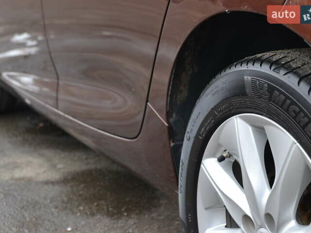 Коричневий Рено Зое, об'ємом двигуна 0 л та пробігом 143 тис. км за 6700 $, фото 13 на Automoto.ua