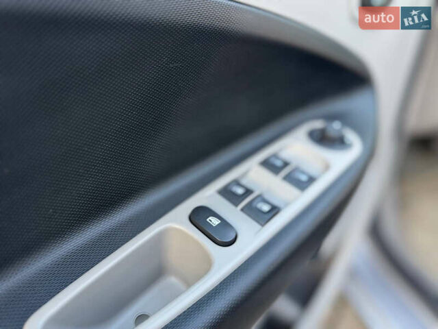 Коричневий Рено Зое, об'ємом двигуна 0 л та пробігом 133 тис. км за 6000 $, фото 40 на Automoto.ua