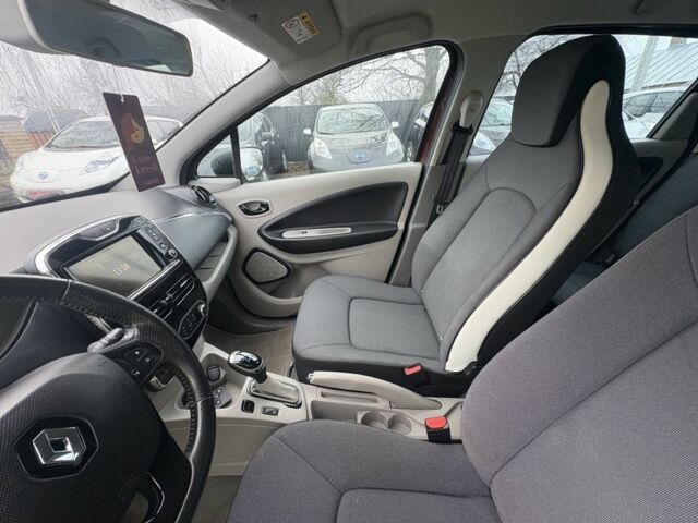 Коричневый Рено Зое, объемом двигателя 0 л и пробегом 129 тыс. км за 6200 $, фото 19 на Automoto.ua